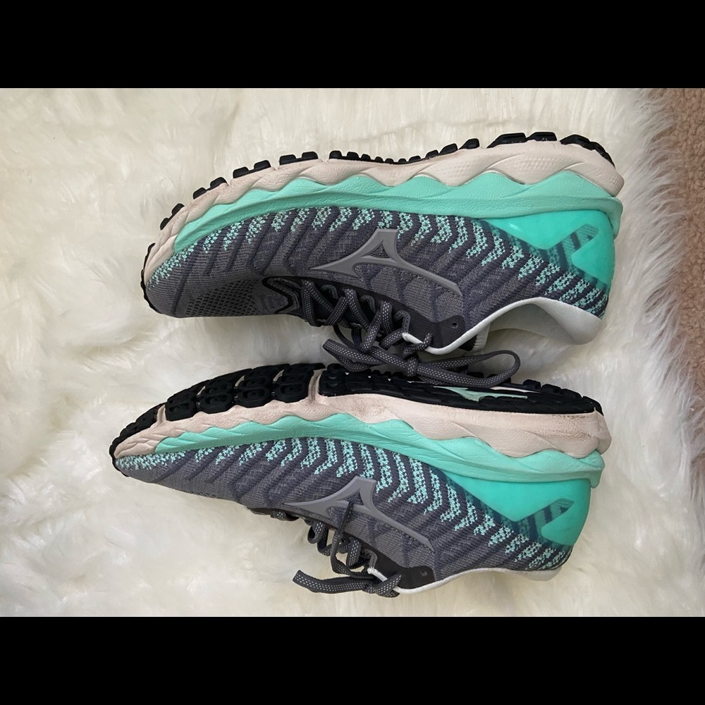 Wave Sky 4 Waveknit™ Running shoe